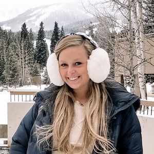 Meet your Posher, Danielle